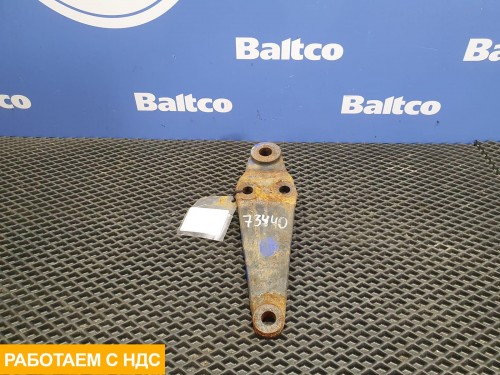 Кронштейн переднего амортизатор